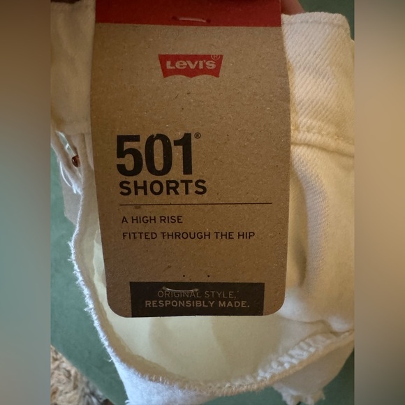 Levi’s Women’s High Rise Original 501 Jean Shorts in Whiteboard - Picture 7 of 7